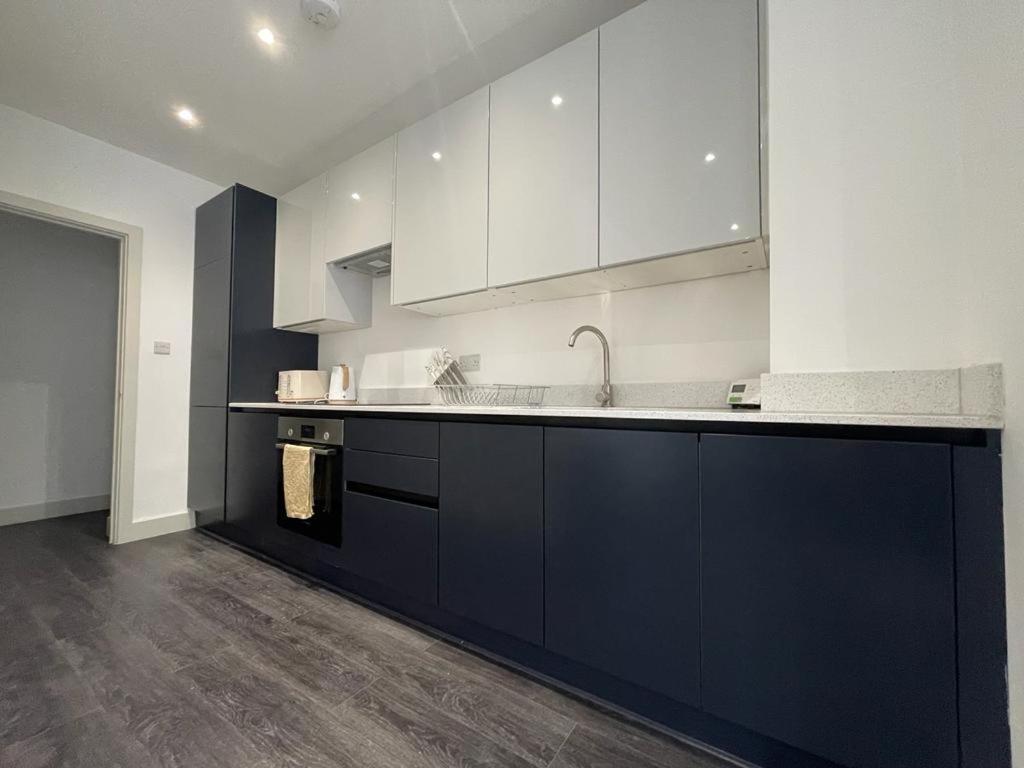 Star London Finchley Road 3-Bed Retreat Apartment ภายนอก รูปภาพ